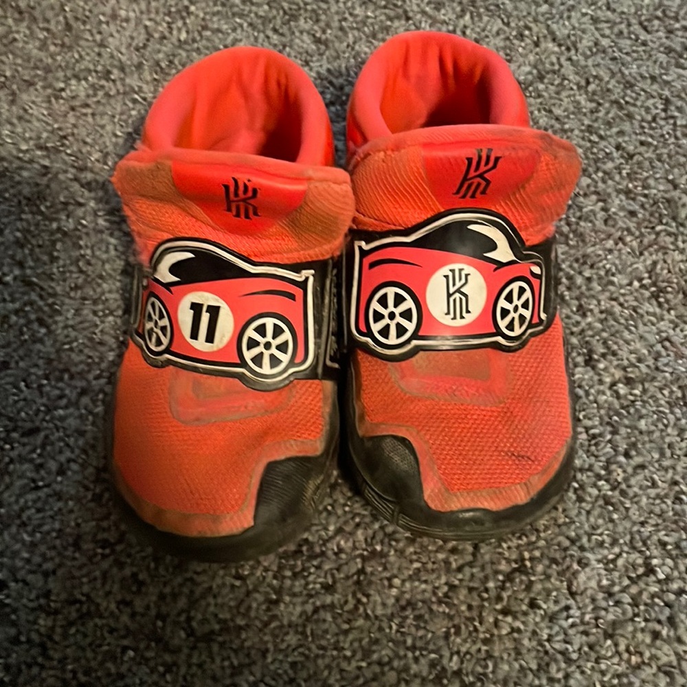 Nike Kyrie 6 boys shoes size 10c